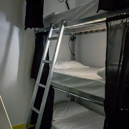 Suave Hostel